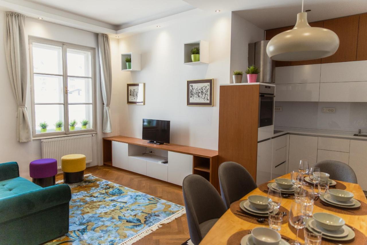Top Location City Centre Condo In Historic Building With Free Garage Parking Ljubljana Eksteriør bilde