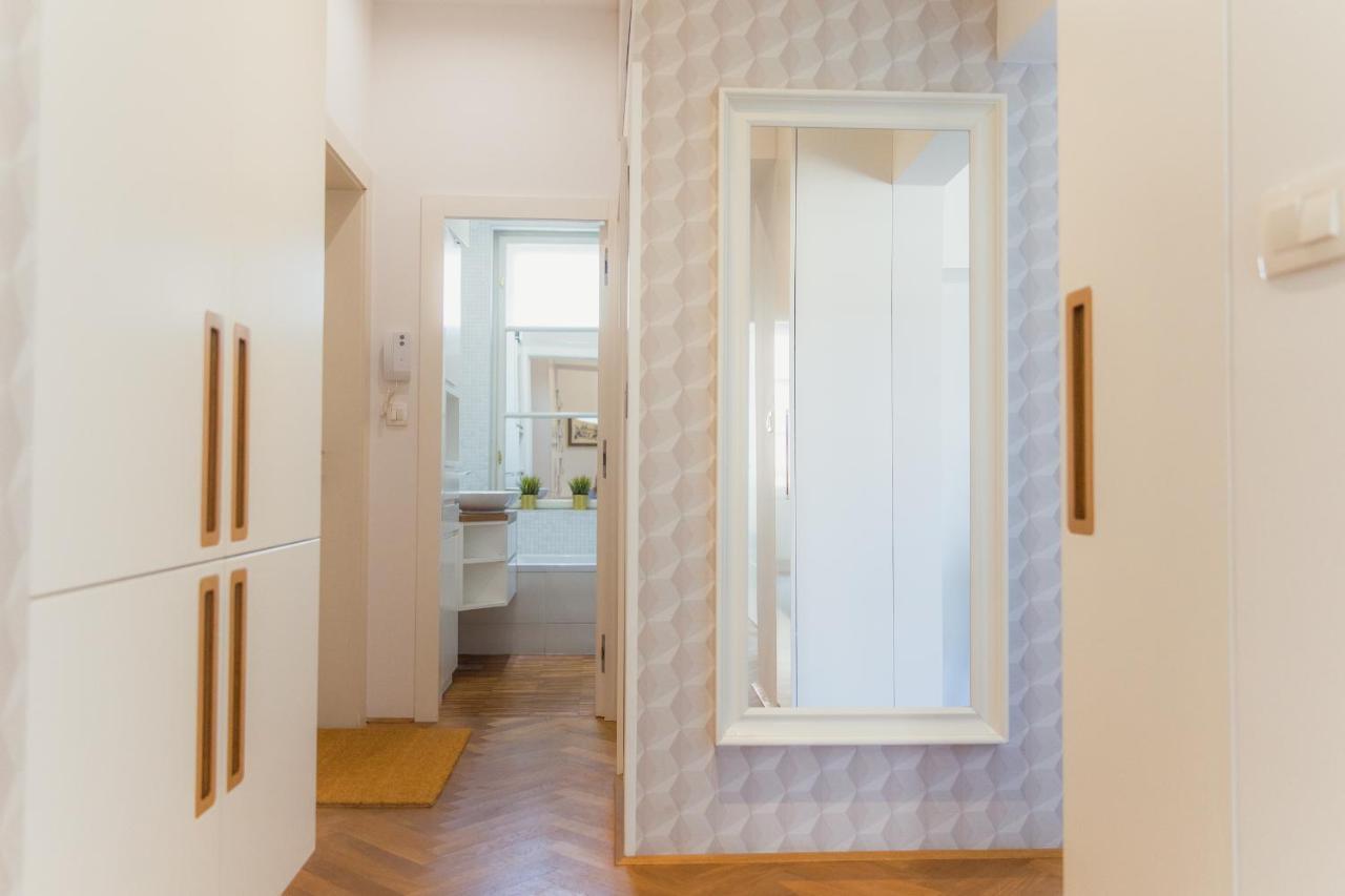 Top Location City Centre Condo In Historic Building With Free Garage Parking Ljubljana Eksteriør bilde